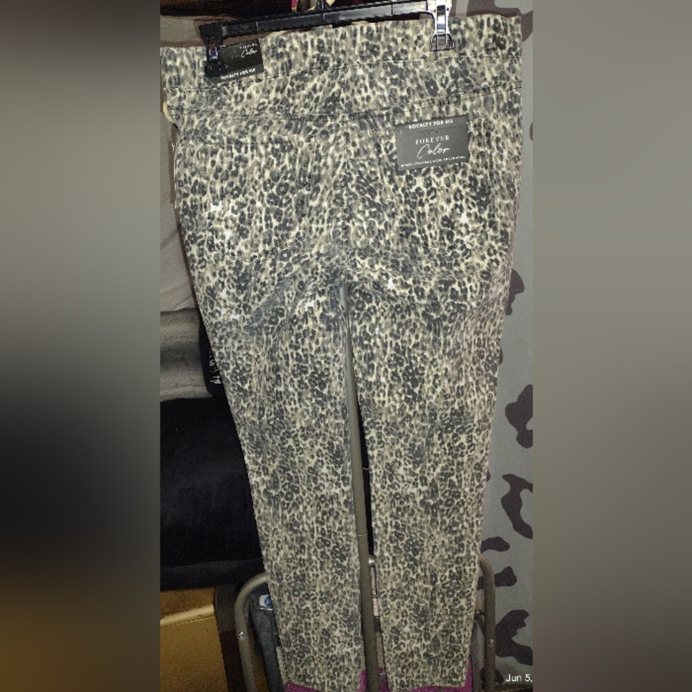 Royalty for Me leopard print 1x pants